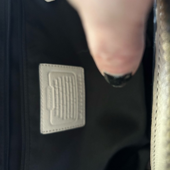 Excellent Used Condition Blk and cream Coach Satchell handbag - Picture 9 of 15